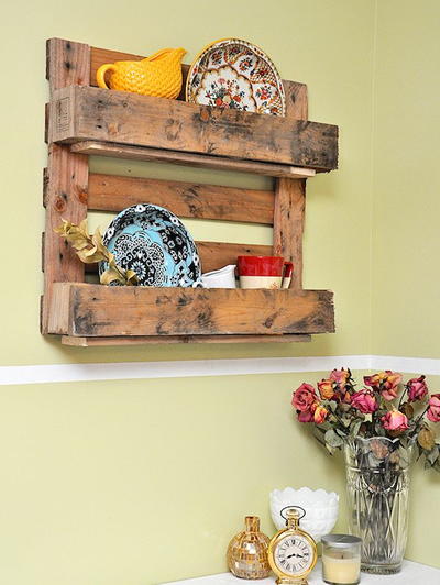 DIY Pallet Shelf