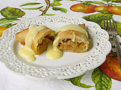 Apple Strudel with Vanilla Sauce