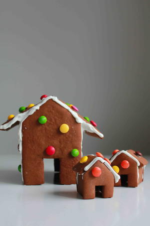 Easy DIY Gingerbread House