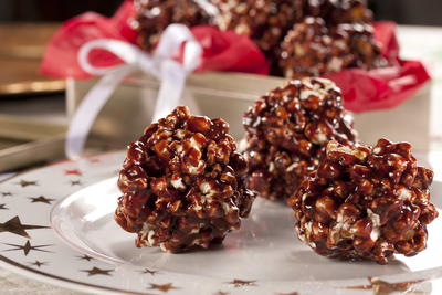 Gooey Caramel Popcorn Balls