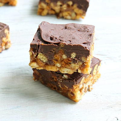 No Bake Chocolate and Peanut Butter Cereal Bars