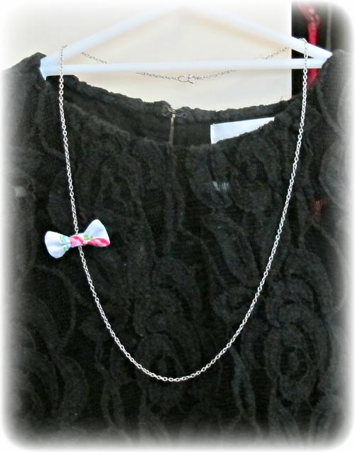 Sweet Bow Necklace