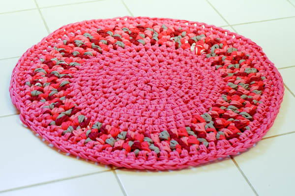 Pretty Pink DIY Crochet Rug