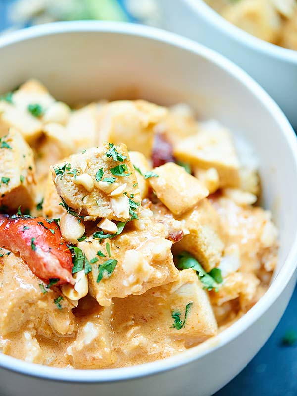Savory Slow Cooker Thai Chicken Curry