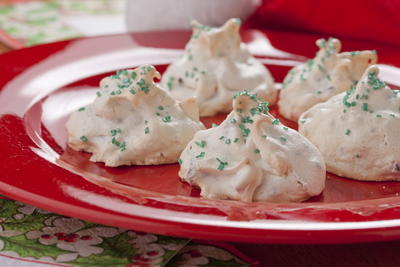 Mistletoe Meringue Cookies