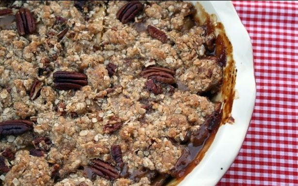 Tempting Caramel Apple Crisp