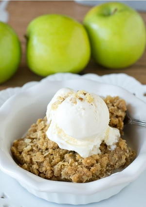 The Best Bisquick Apple Cobbler | RecipeLion.com