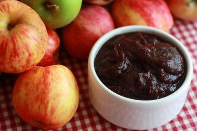 8 Simple Slow Cooker Apple Butter Recipes