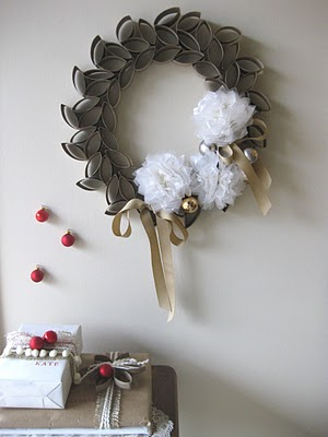 How to Make a DIY Wrapping Paper Wreath - Quick and Easy Christmas