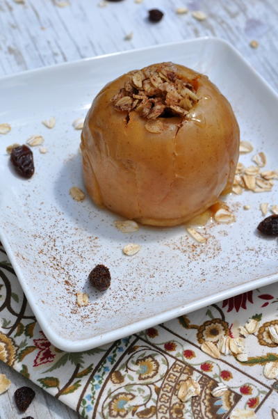 Slow Cooker Oatmeal Raisin Baked Apples