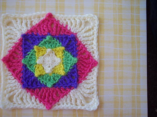 Optical Illusion Granny Square Crochet Pattern