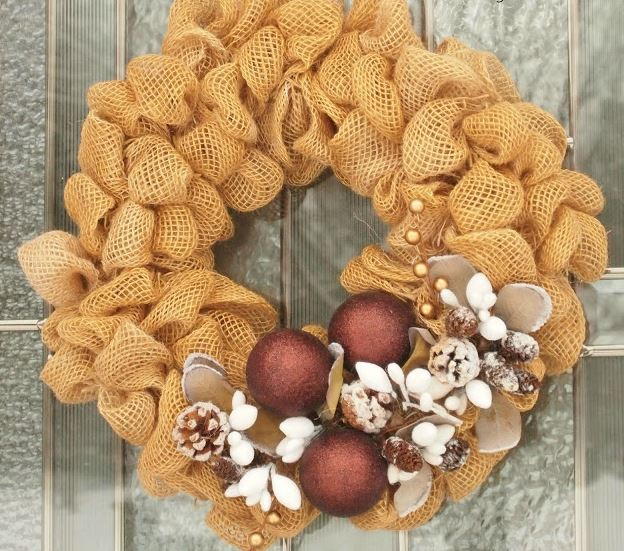 Pinecone Diy Burlap Wreath Allfreeholidaycrafts Com