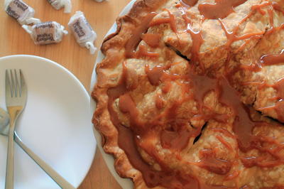 Perfect Caramel Apple Pie