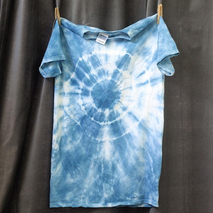 For the love of food: diy salt resist tie dye crafts Single Color Bullseye Tie Dye Shirt | FaveCrafts.com