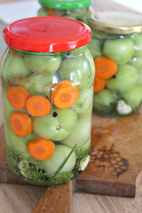 How to Make Pickled Green Tomatoes