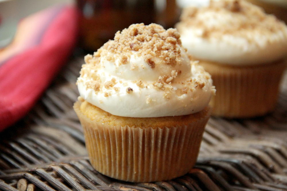 Pumpkin Ale Cupcakes With Streusel Cream Cheese Frosting