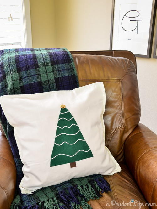 DIY Rustic Christmas Tree Pillow