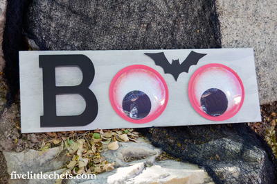 Booooo Sign Halloween Decor: BOO Sign | AllFreeHolidayCrafts.com