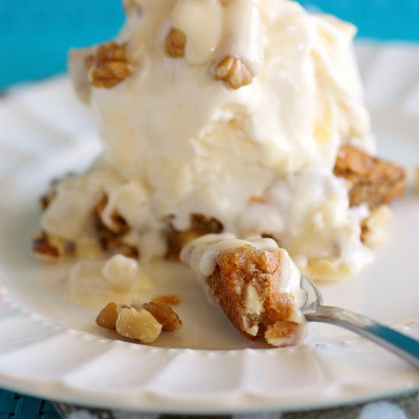 Applebee's Maple Walnut Blondie Copycat Recipe