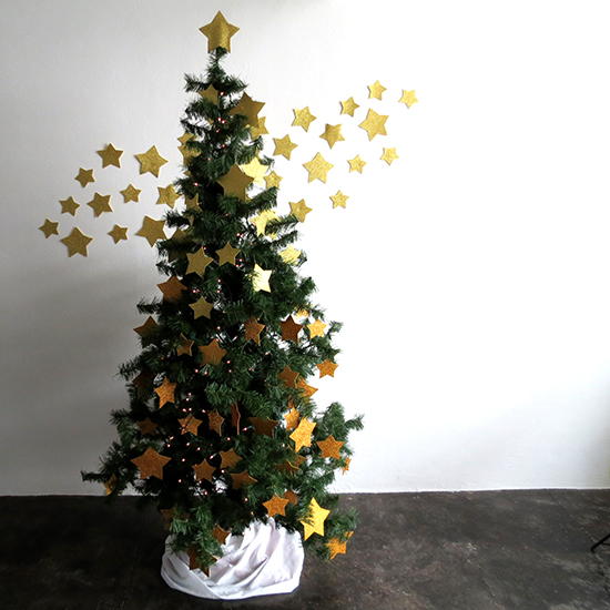 How to Decorate a Christmas Tree