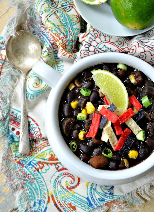 Southwestern Slow Cooker Black Bean Soup