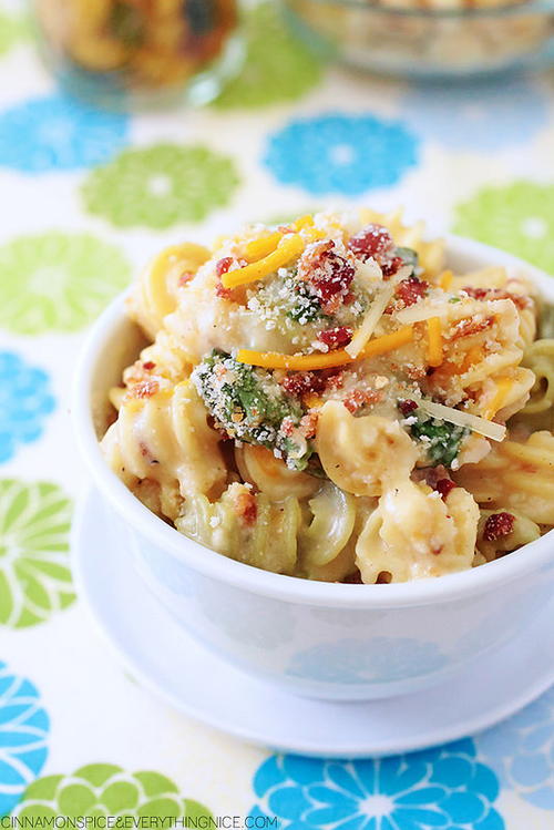 Cheddar Skillet Mac and Cheese with Kale
