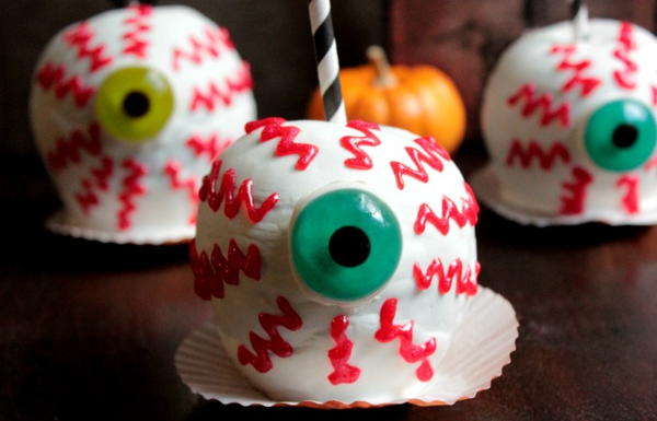 Eerie Chocolate Caramel Apple Eyeballs