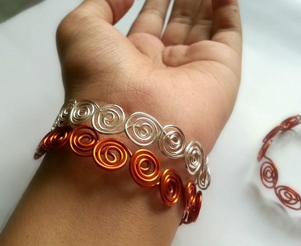 Endless Swirl Wire Bracelet