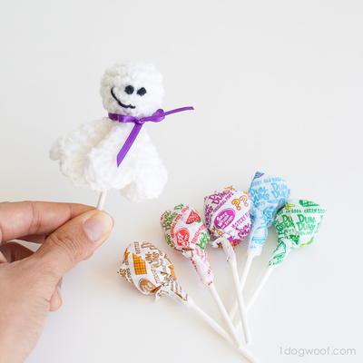 Quick Crochet Lollipop Halloween Ghosts
