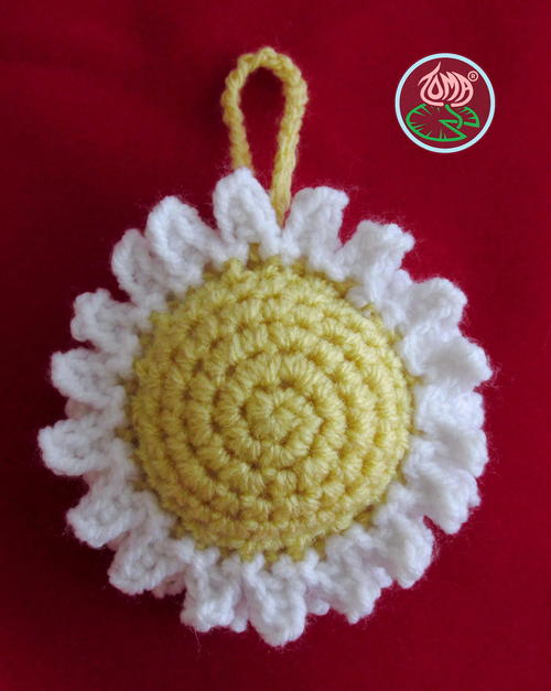 Amigurumi Daisy Pincushions