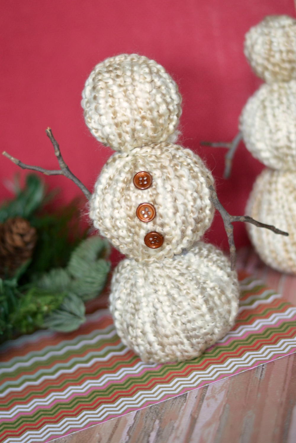 Toppers cupcake christmas cute printables cakes thepurplepumpkinblog DIY Yarn Wrapped Snowman | AllFreeChristmasCrafts.com