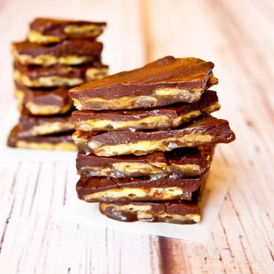 Christmas Crack: Chocolate Saltine Toffee Squares