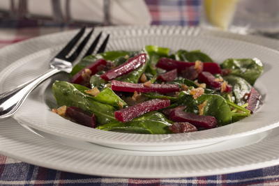 "Beet"-the-Clock Spinach Salad