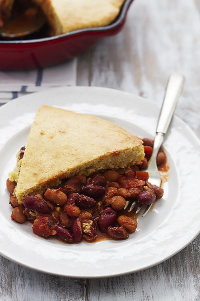 Chili Cornbread Skillet Pie