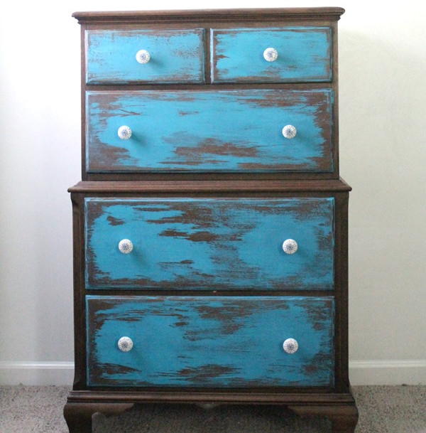 Easy Distressing Furniture Tutorial