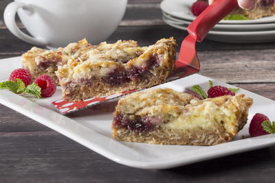 Creamy Raspberry Dessert Bars