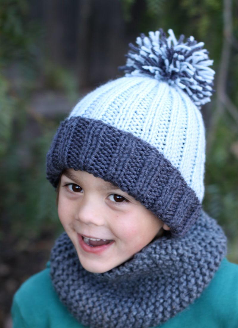 Pom pom hat on sale knitting pattern free