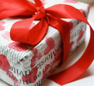 Sweet Heart Newspaper Gift Wrapping