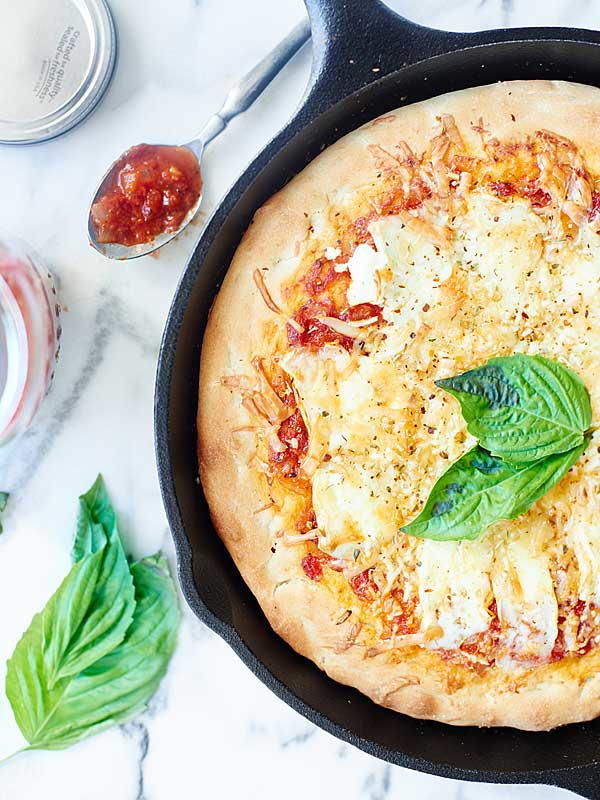 Easy Cheese Pizza | RecipeLion.com