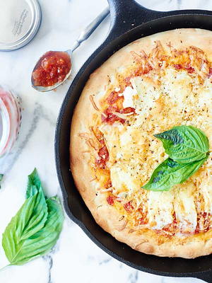 Easy Cheese Pizza | RecipeLion.com