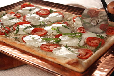 Fresh Mozzarella Tomato Pizza