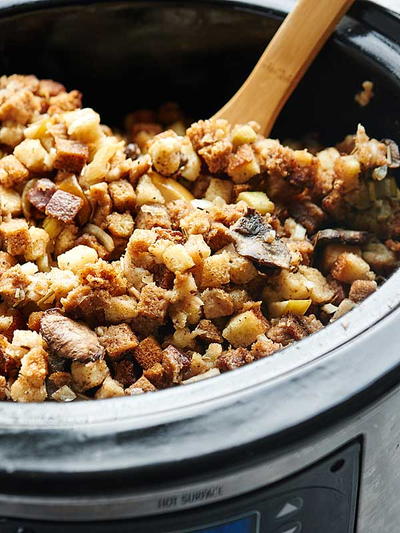 Easy Slow Cooker Vegetarian Stuffing