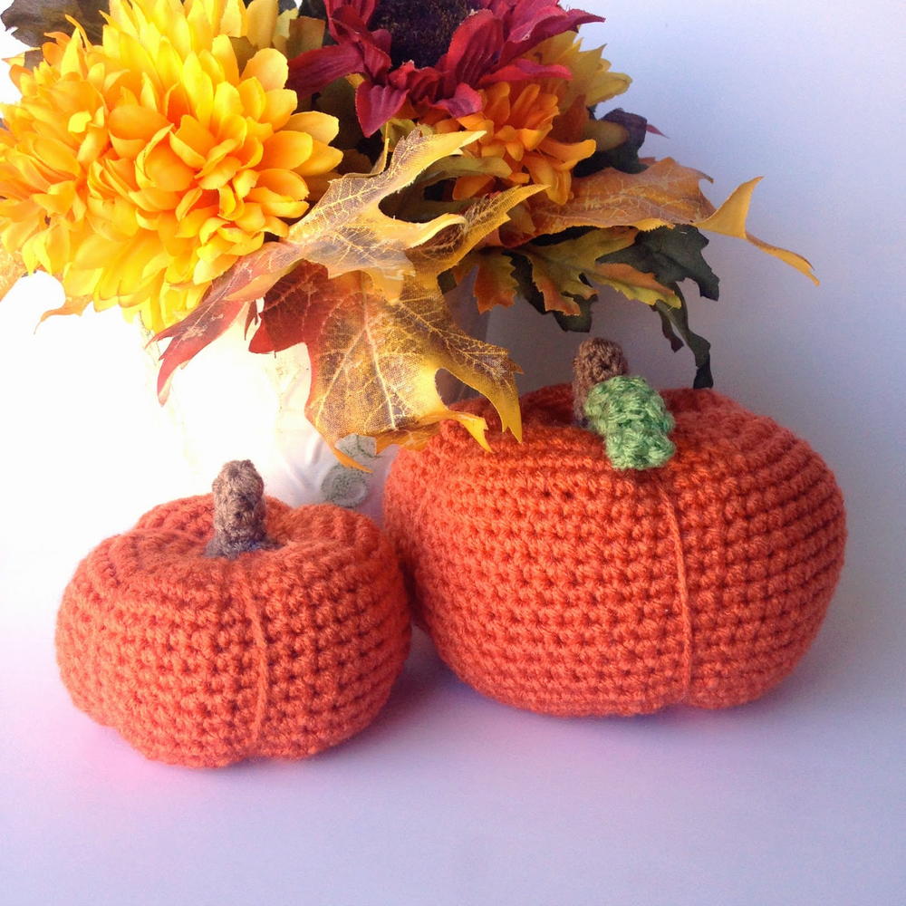 perfectly-plump-crocheted-pumpkins-allfreecrochet