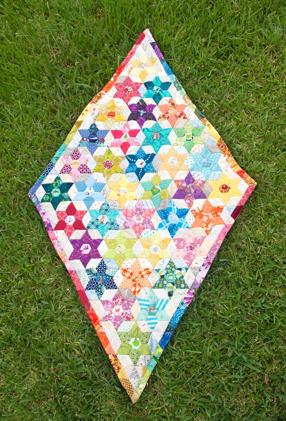 Diamond Triangle Quilt Pattern | FaveQuilts.com