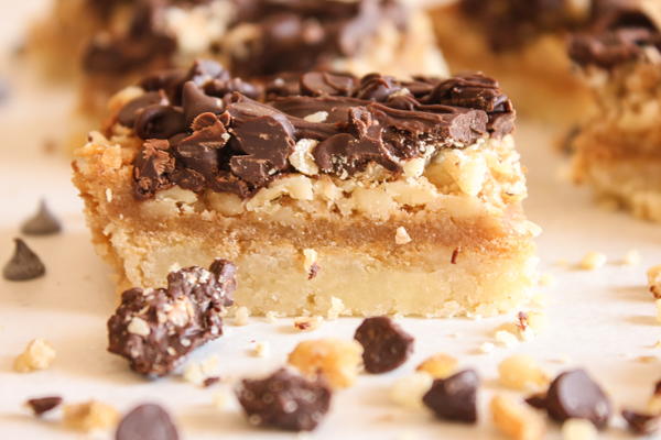 Brown Sugar Walnut Turtle Cookie Bars