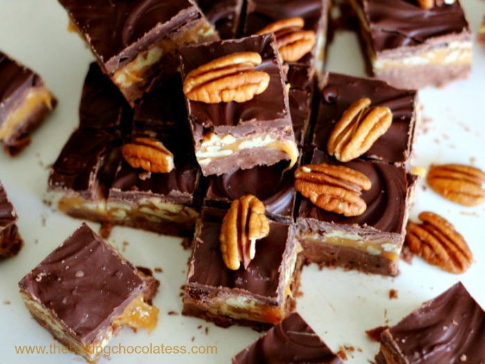 Salted Chocolate & Caramel Pecan Turtle Fudge | RecipeLion.com
