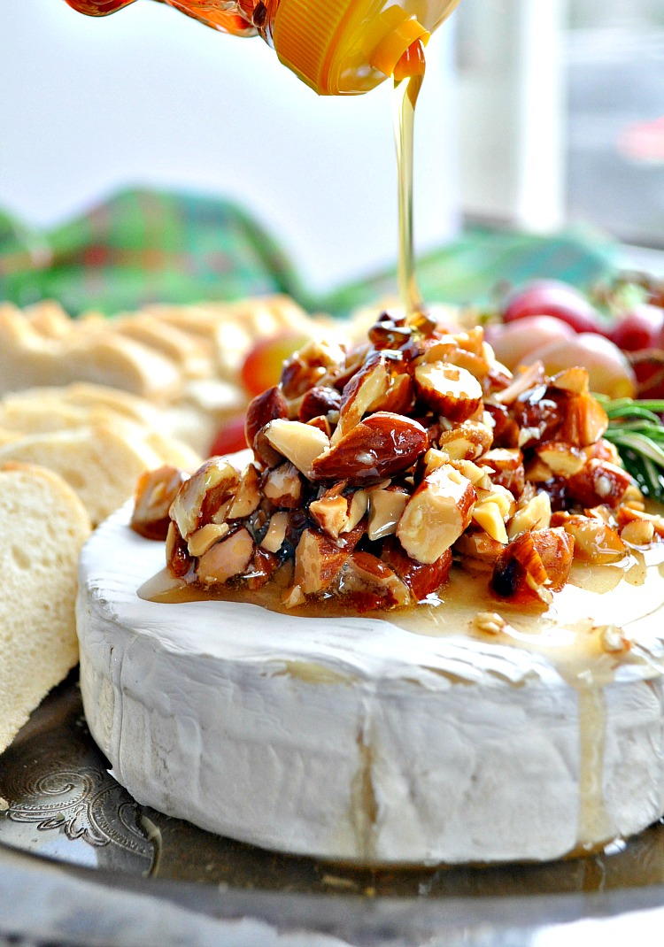 Fancy Honey Almond Baked Brie FaveSouthernRecipes Fancy honey almond baked brie favesouthernrecipes
