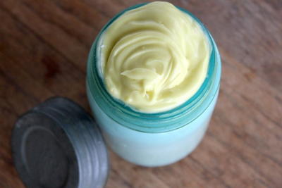 Customizable Homemade Body Lotion | DIYIdeaCenter.com