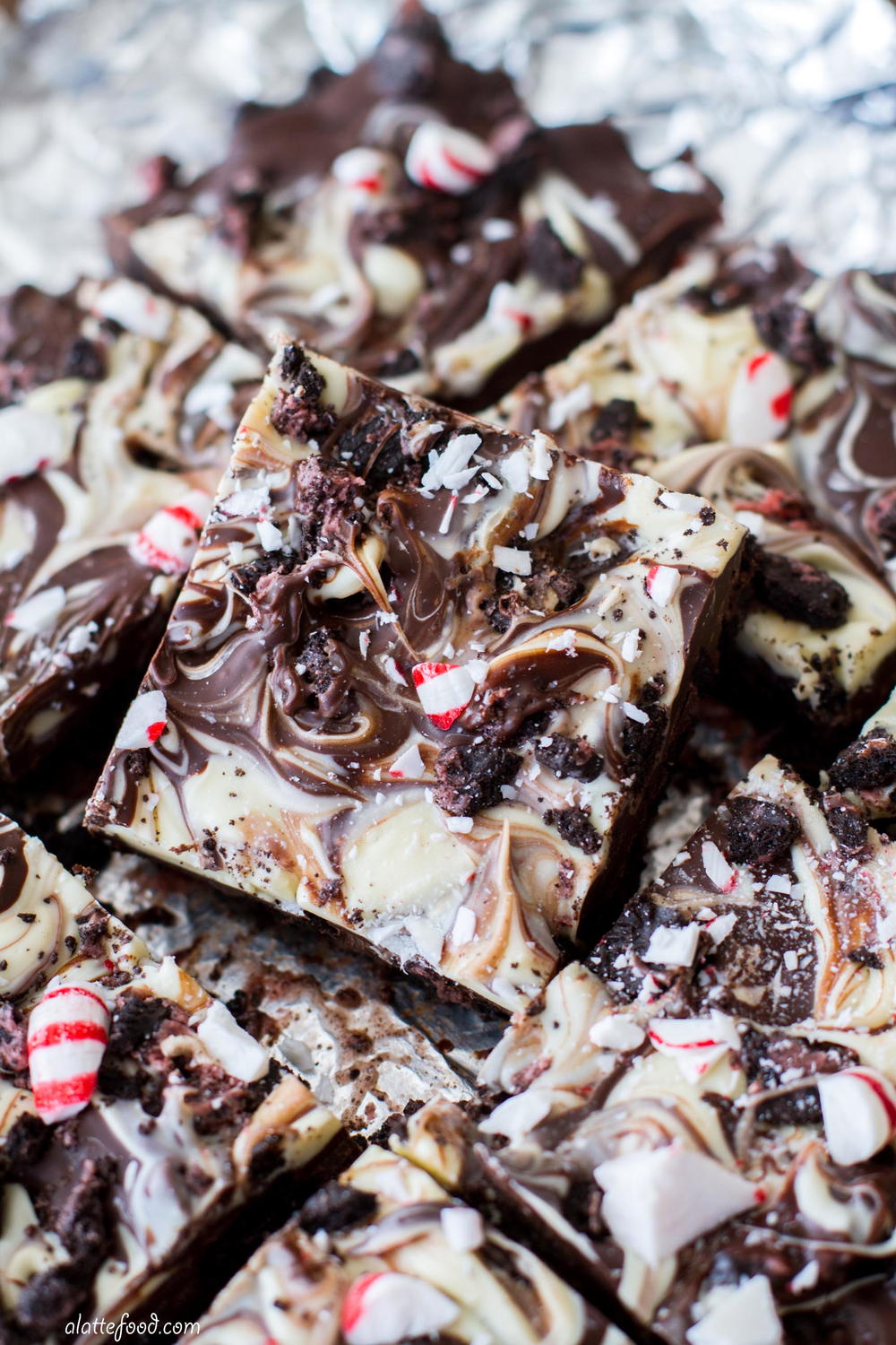 Peppermint Oreo Bark FaveSouthernRecipes.com Peppermint Oreo Bark FaveSouthernRecipes.com