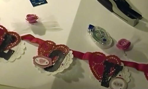 How to Make a Valentines Day Doily Banner